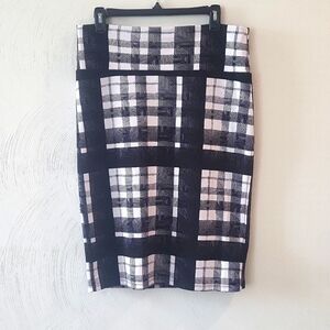 LuLaRoe - Cassie - size L - Black & White